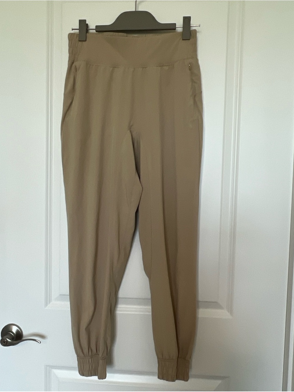 Lululemon Women’s Tan Jogger Pants - Lightweight Casual sz.6